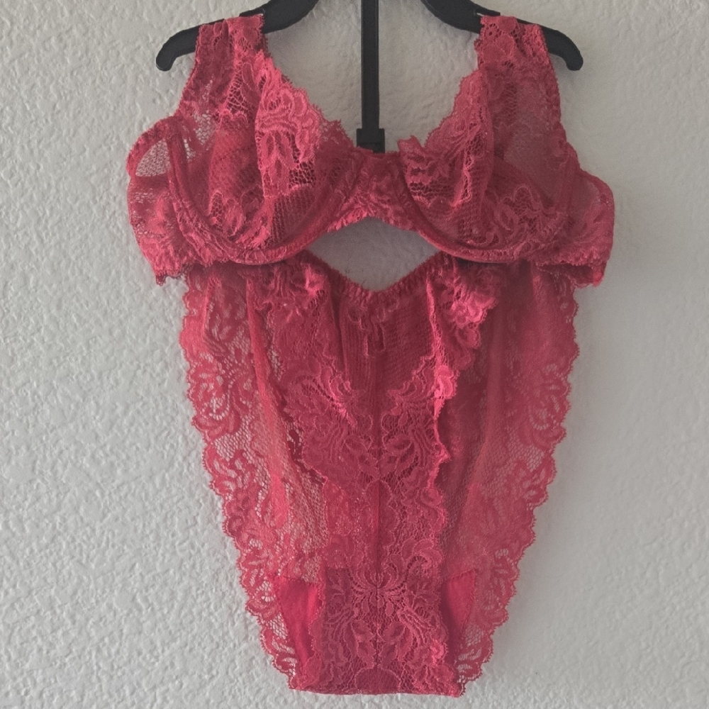 Elegant Lace Underwire Bra and Panty Set - Pink